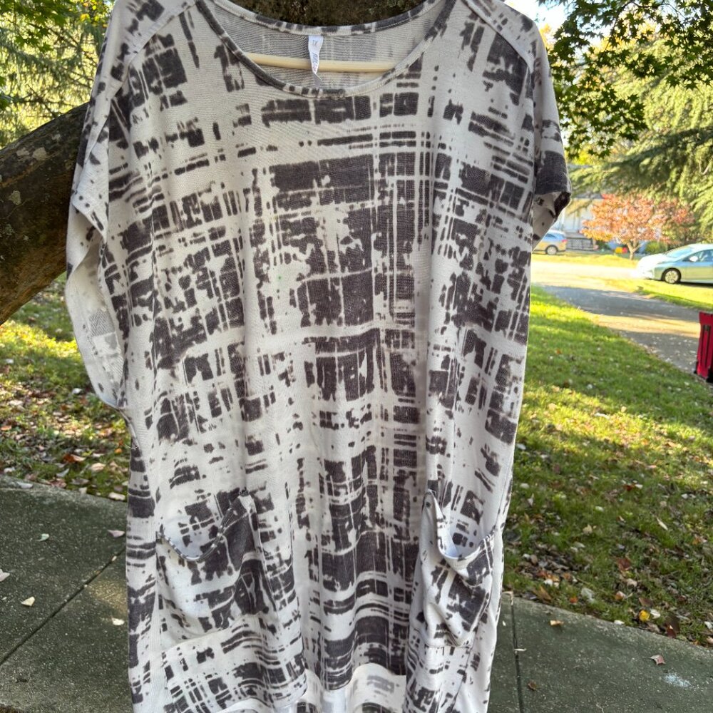Latched Mama Nest Nursing Tunic in Abstract Slate (Maternity or Nursing Friendly